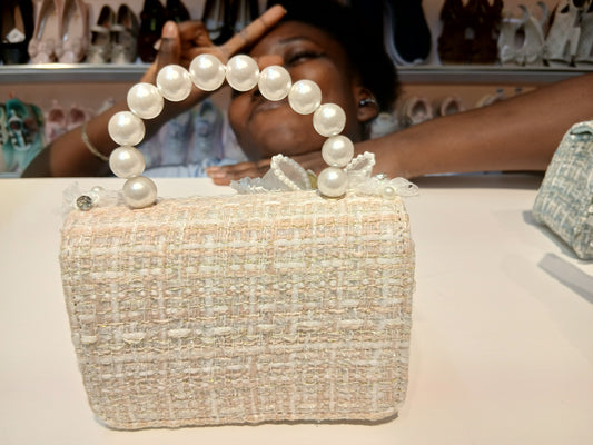 A COMFORTABLE,CLASSIC CHECKERED BAG FOR KIDS