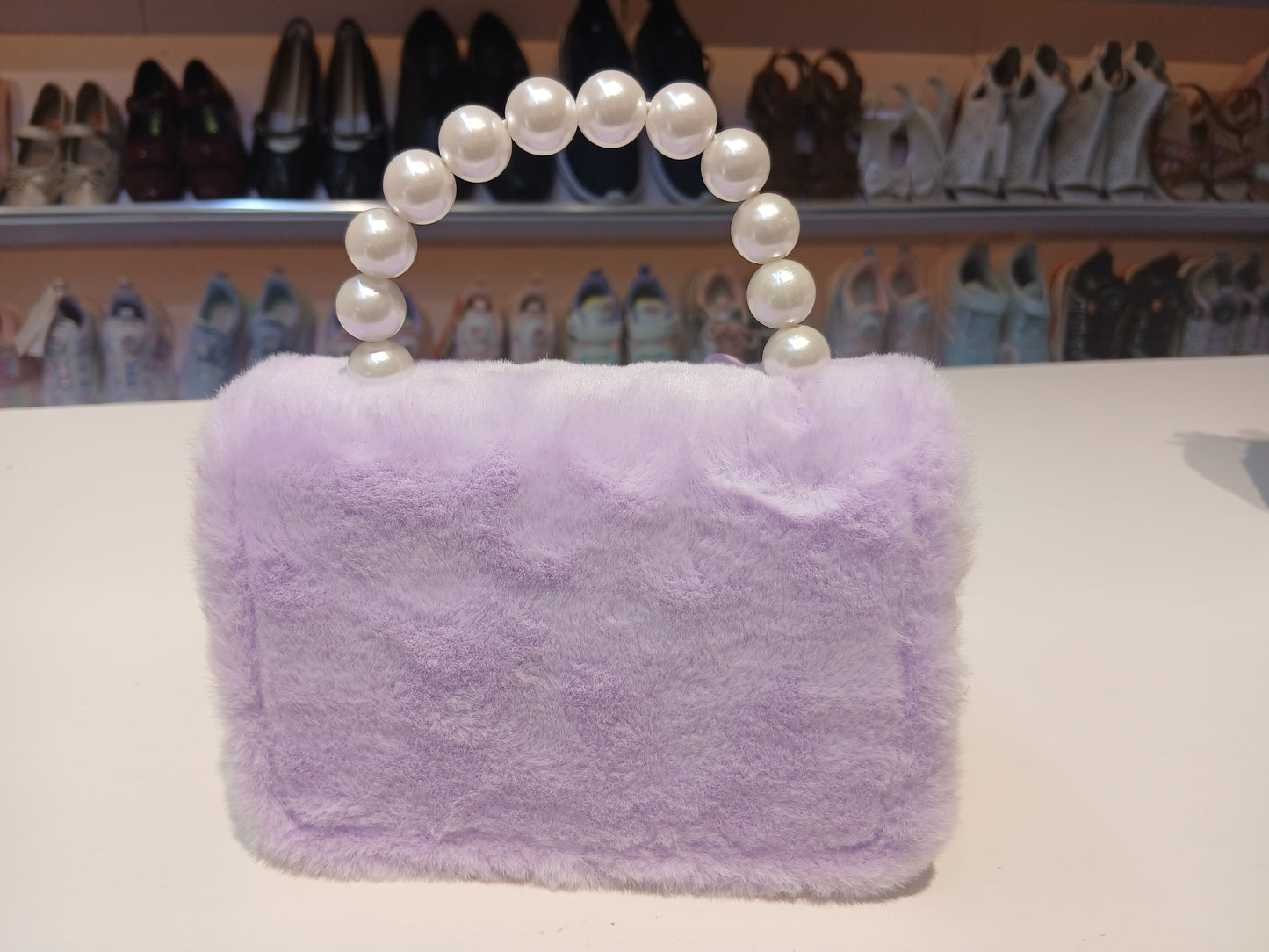 A COMFORTABLE,CLASSIC CHECKERED BAG FOR KIDS