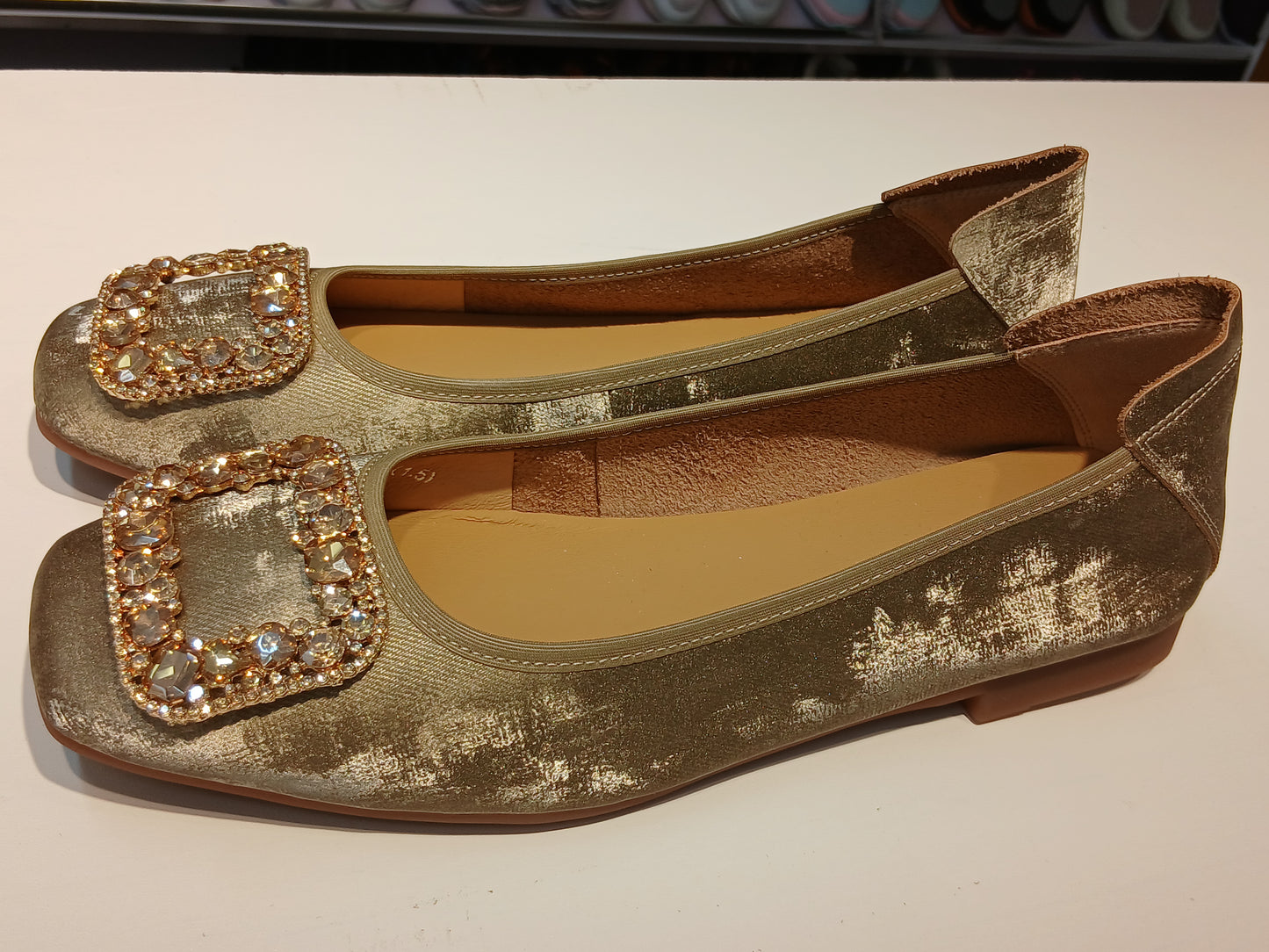 SMOOTH SUEDE GOLD FLAT SHOES