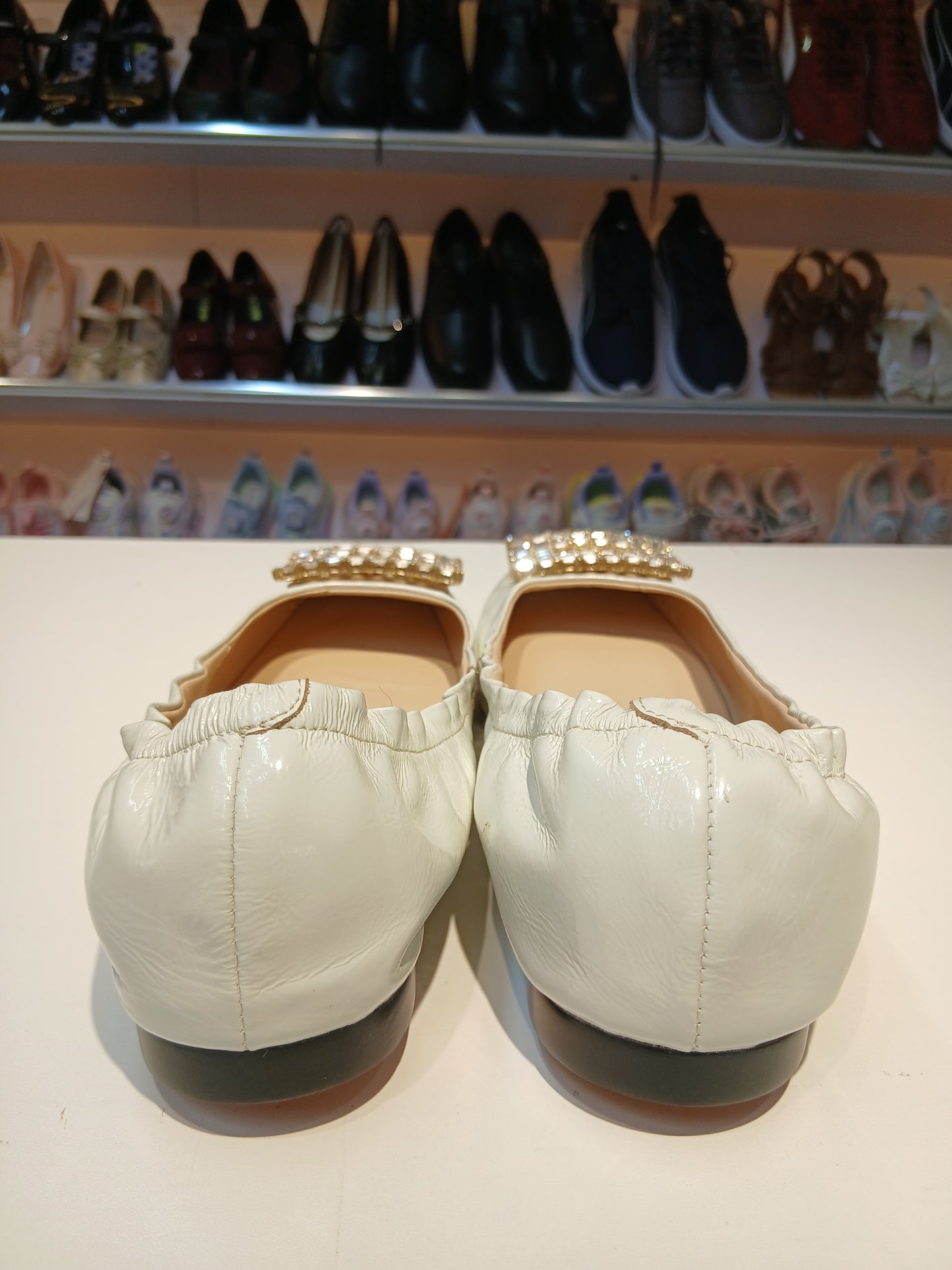 CLASSIC SMOOTH & COMFORTABLE WHITE FLAT SHOES