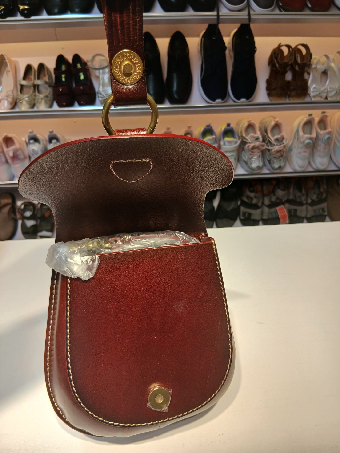 REFINED CLASSIC LEATHER BAGS