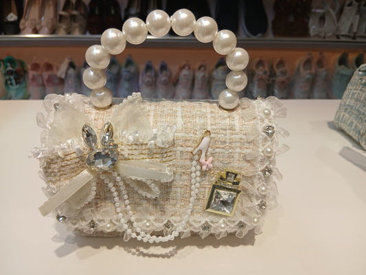 A COMFORTABLE,CLASSIC CHECKERED BAG FOR KIDS