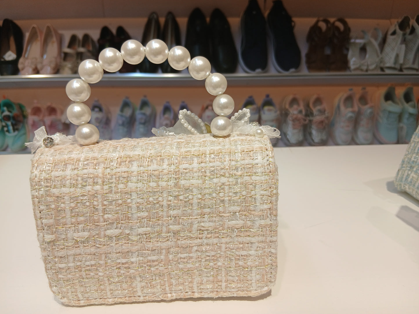 A COMFORTABLE,CLASSIC CHECKERED BAG FOR KIDS