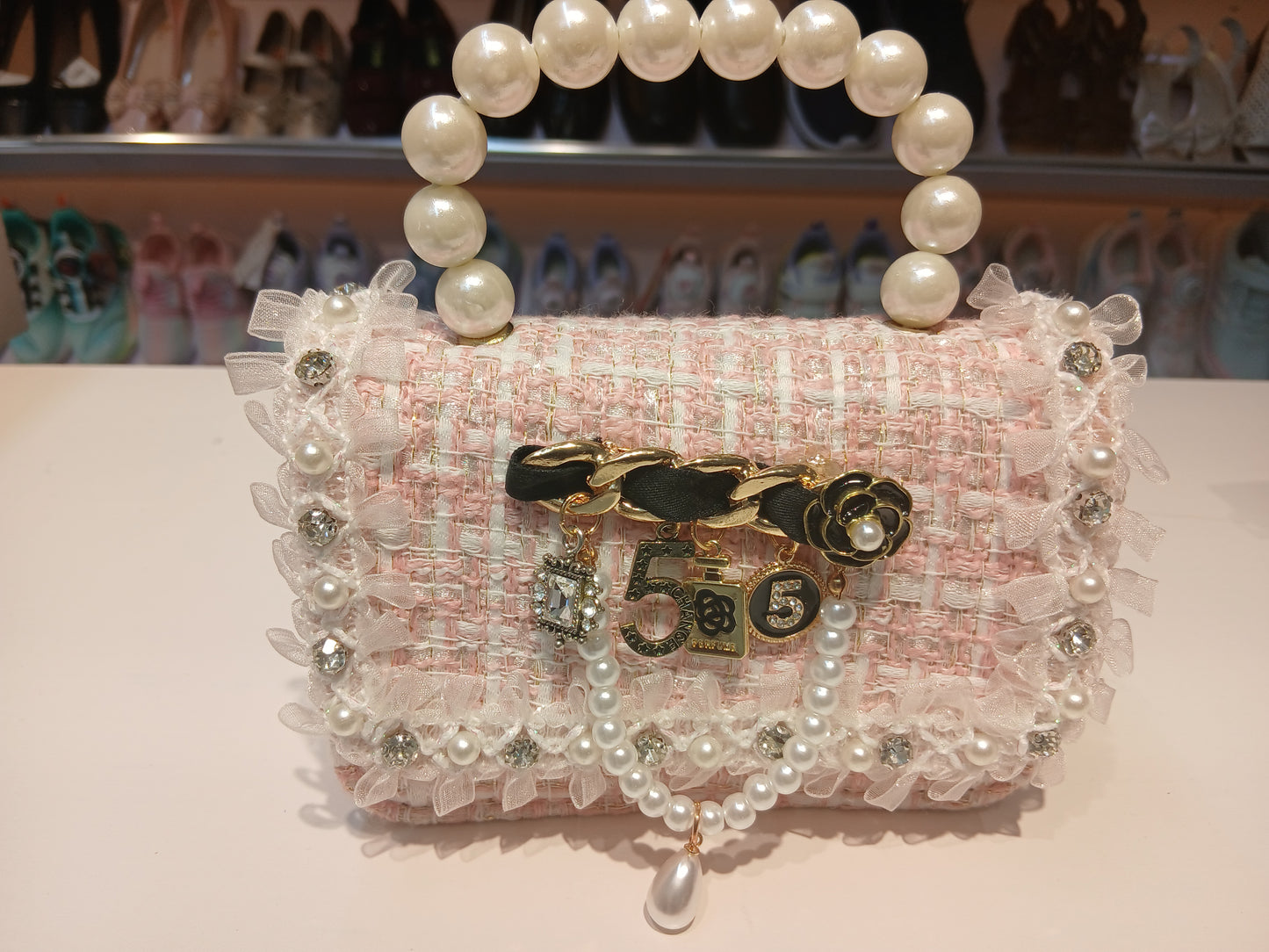 A COMFORTABLE,CLASSIC CHECKERED BAG FOR KIDS