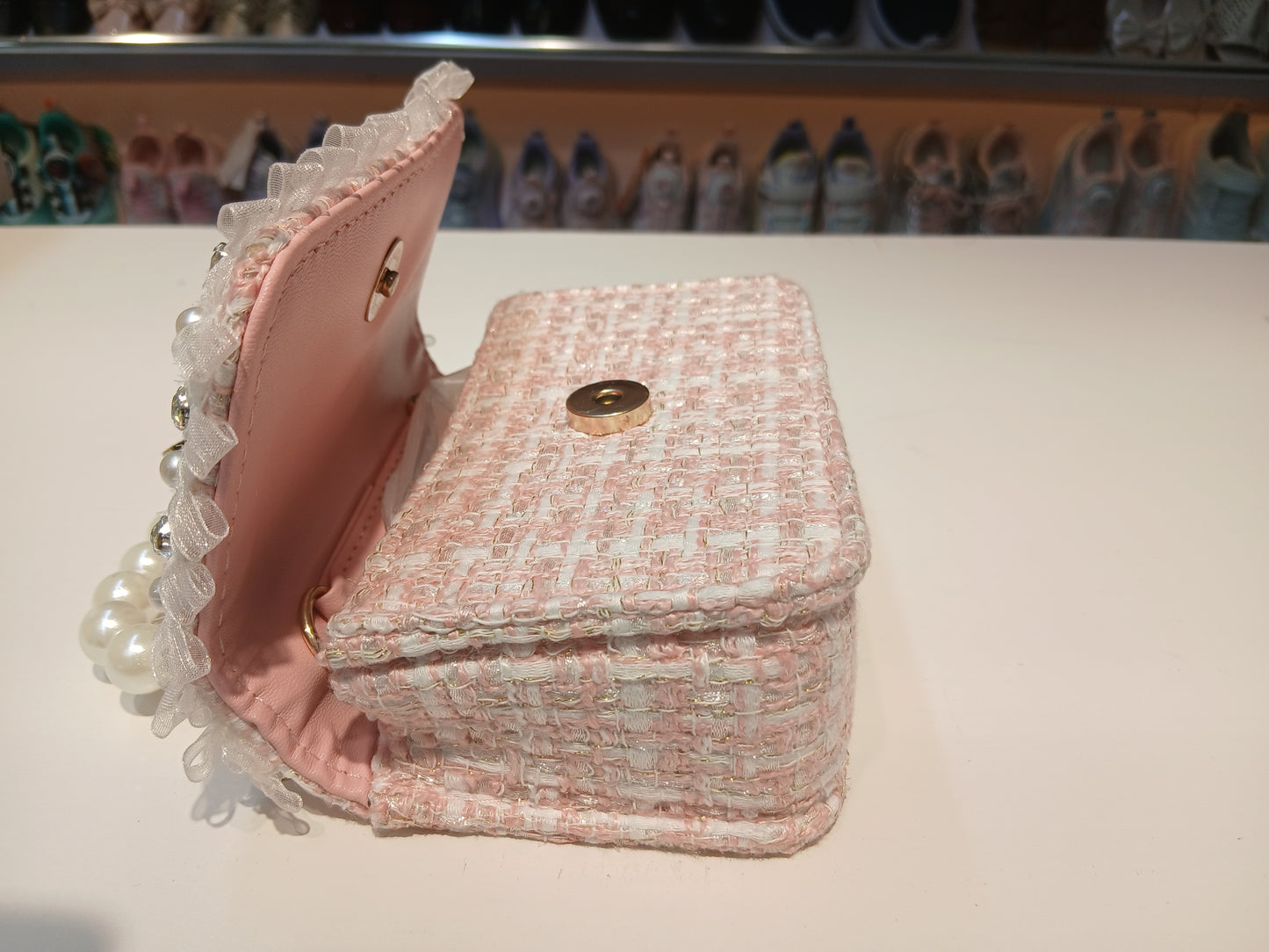 A COMFORTABLE,CLASSIC CHECKERED BAG FOR KIDS