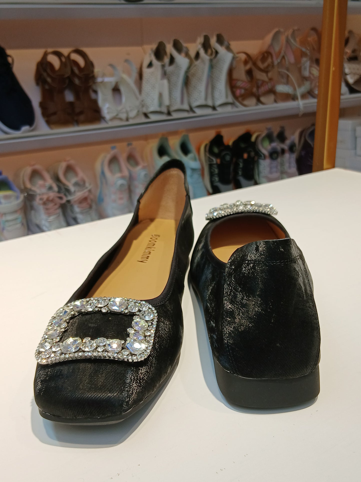SMOOTH SUEDE BLACK FLAT SHOES