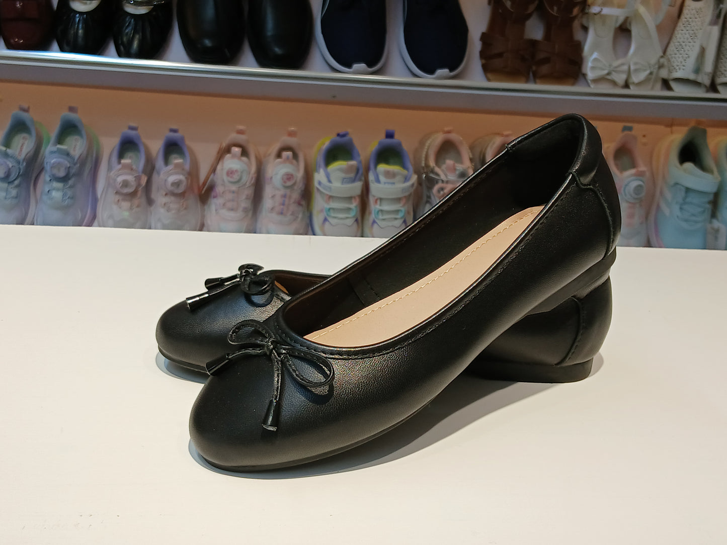 CLASSIC,ELEGANT & COMFORTABLE FLATS. (BLACK,GOLD,PINK,SILVER,ROSE-GOLD)