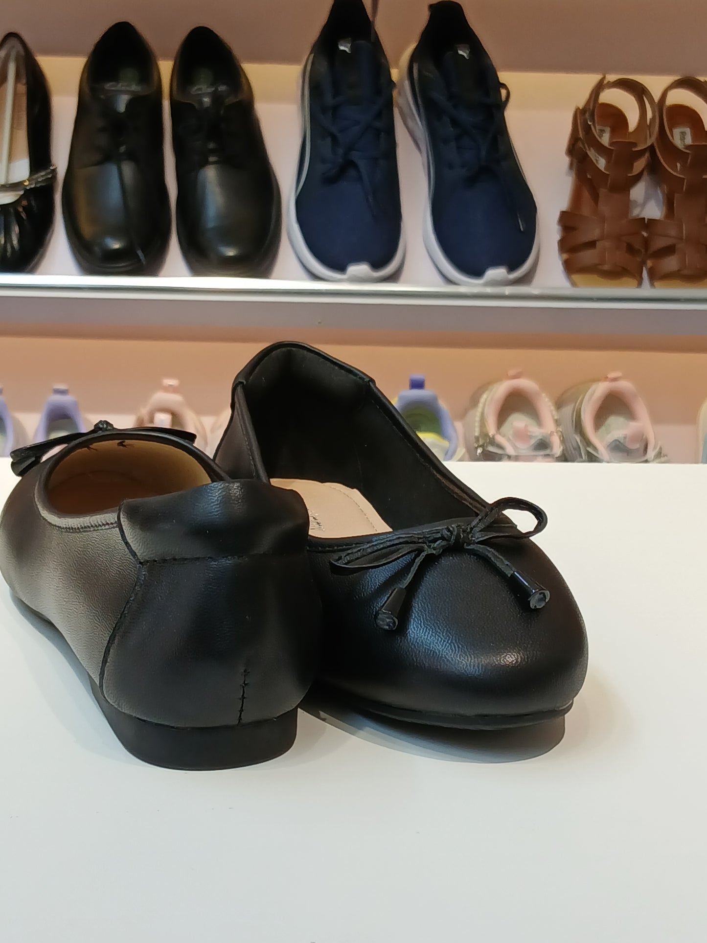 CLASSIC,ELEGANT & COMFORTABLE FLATS. (BLACK,GOLD,PINK,SILVER,ROSE-GOLD)