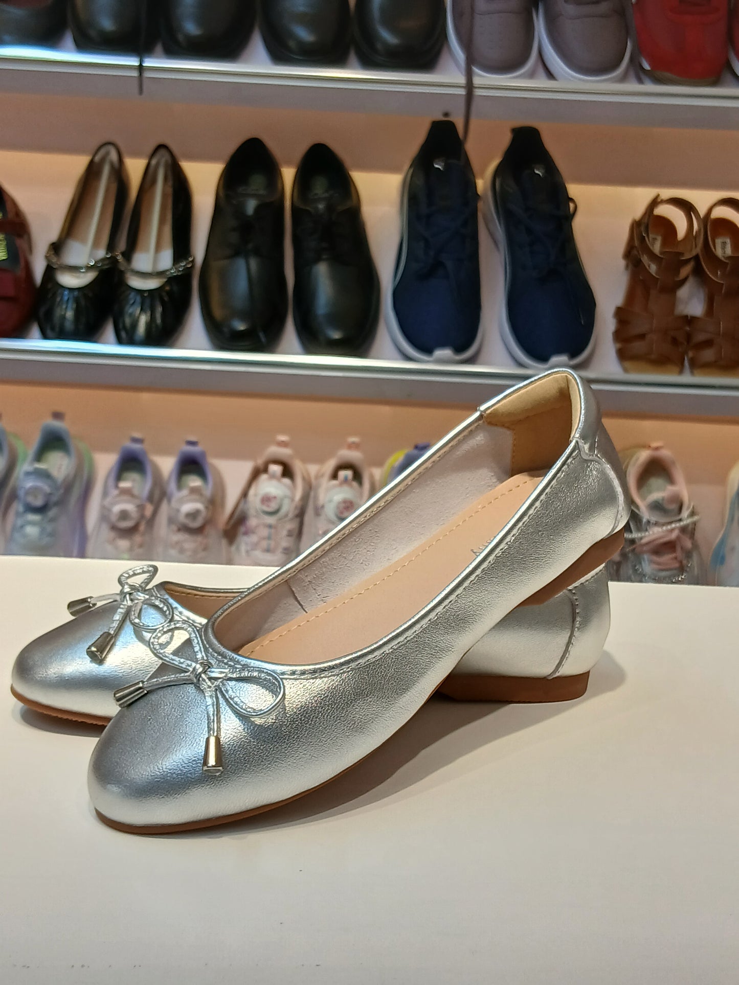CLASSIC,ELEGANT & COMFORTABLE FLATS. (BLACK,GOLD,PINK,SILVER,ROSE-GOLD)