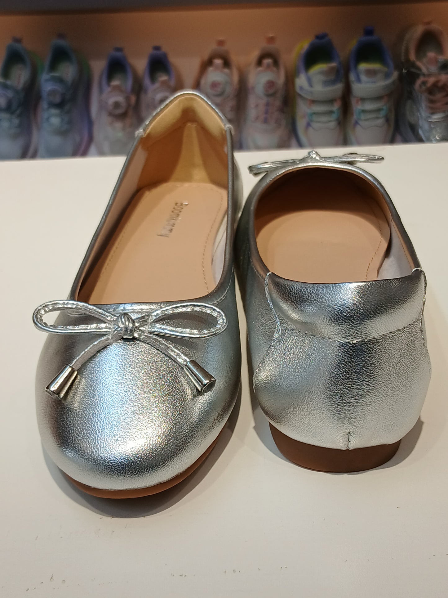 CLASSIC,ELEGANT & COMFORTABLE FLATS. (BLACK,GOLD,PINK,SILVER,ROSE-GOLD)