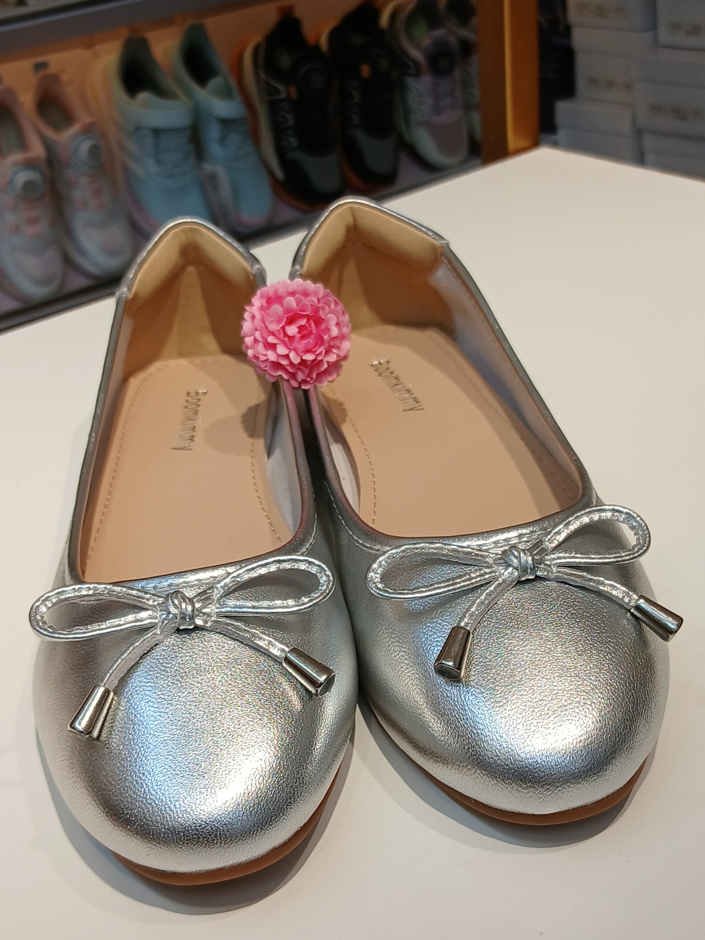 CLASSIC,ELEGANT & COMFORTABLE FLATS. (BLACK,GOLD,PINK,SILVER,ROSE-GOLD)