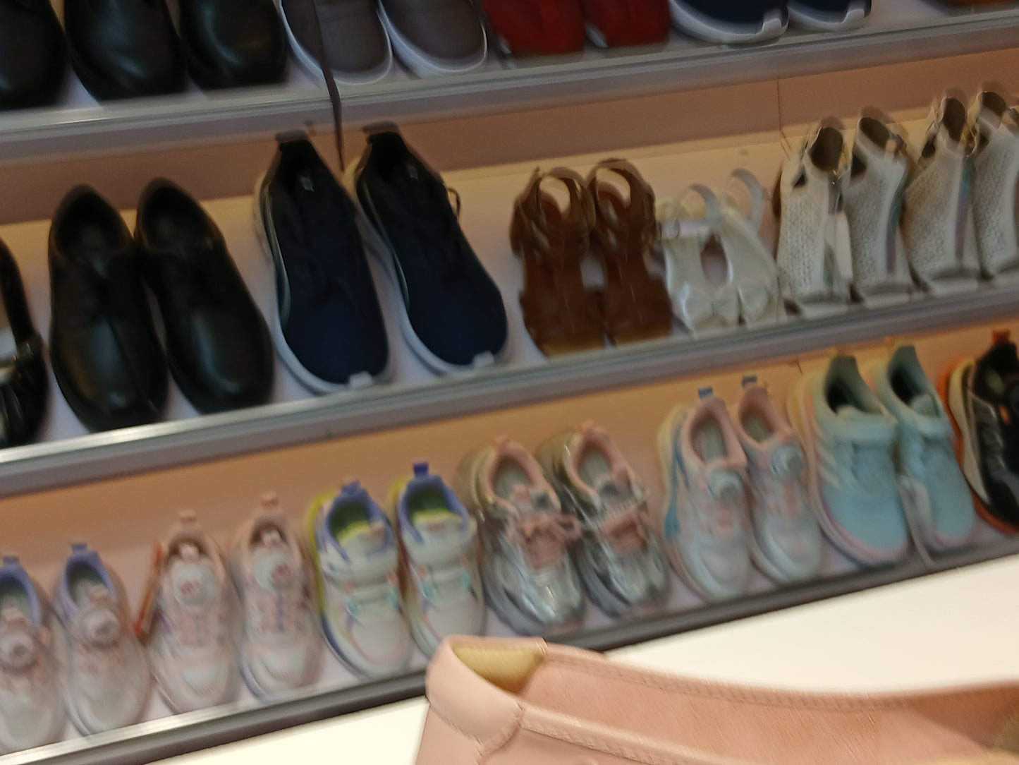 CLASSIC,ELEGANT & COMFORTABLE FLATS. (BLACK,GOLD,PINK,SILVER,ROSE-GOLD)