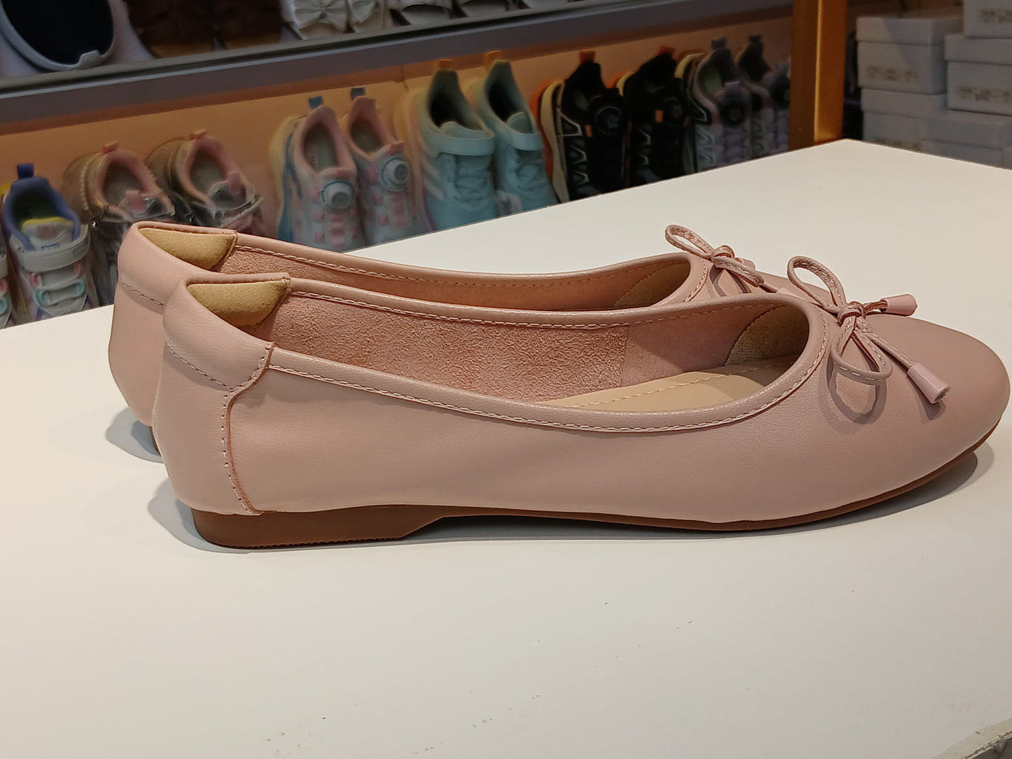 CLASSIC,ELEGANT & COMFORTABLE FLATS. (BLACK,GOLD,PINK,SILVER,ROSE-GOLD)