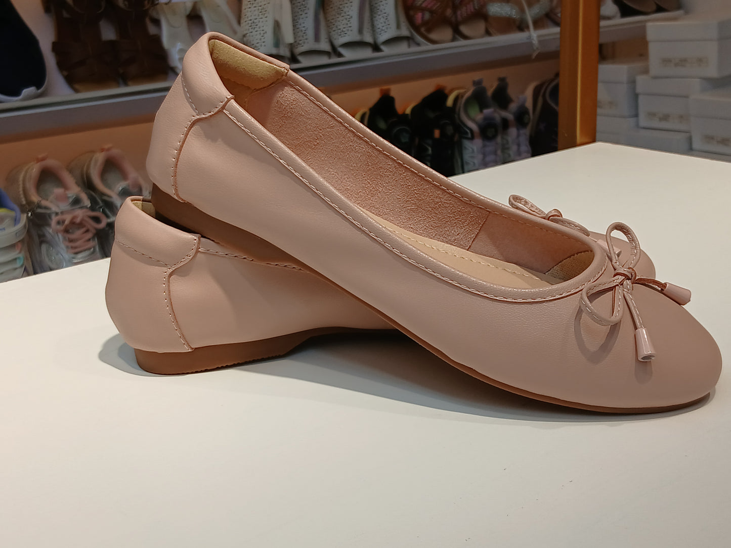 CLASSIC,ELEGANT & COMFORTABLE FLATS. (BLACK,GOLD,PINK,SILVER,ROSE-GOLD)