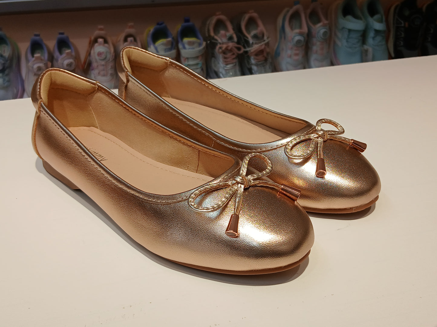 CLASSIC,ELEGANT & COMFORTABLE FLATS. (BLACK,GOLD,PINK,SILVER,ROSE-GOLD)