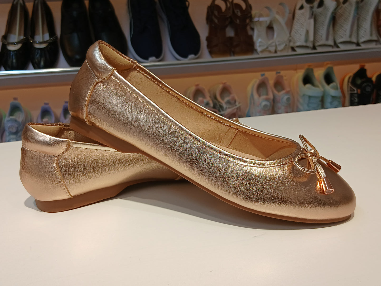 CLASSIC,ELEGANT & COMFORTABLE FLATS. (BLACK,GOLD,PINK,SILVER,ROSE-GOLD)