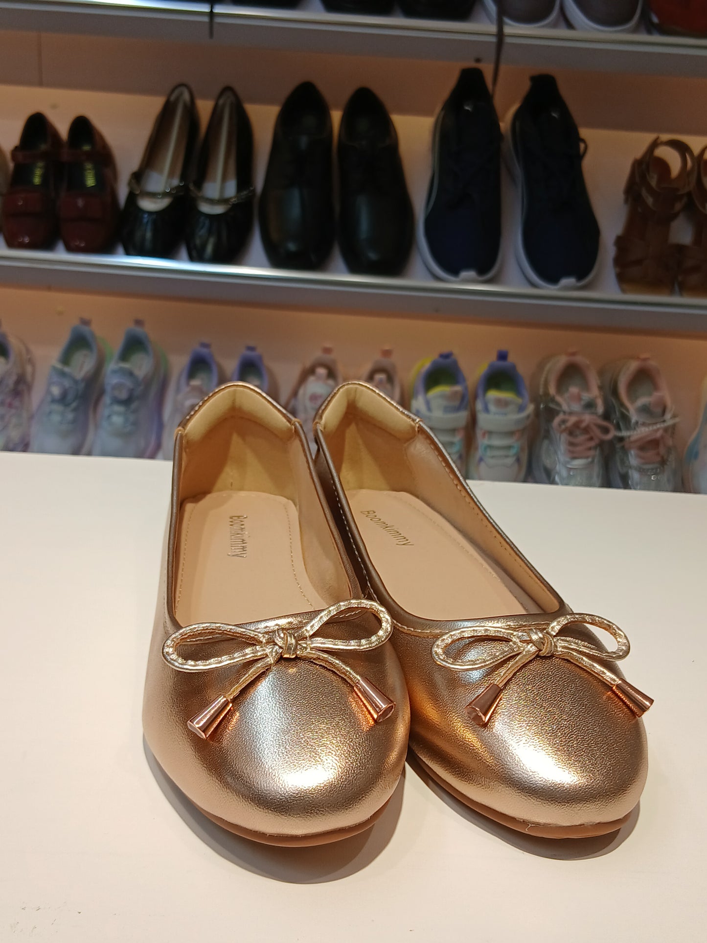 CLASSIC,ELEGANT & COMFORTABLE FLATS. (BLACK,GOLD,PINK,SILVER,ROSE-GOLD)