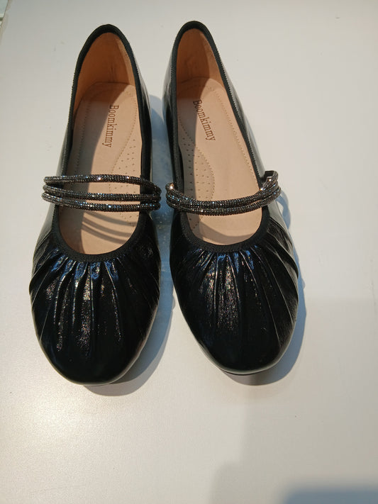 SMOOTH LEATHER BLACK & SHIMMERING SILVER FLAT SHOES