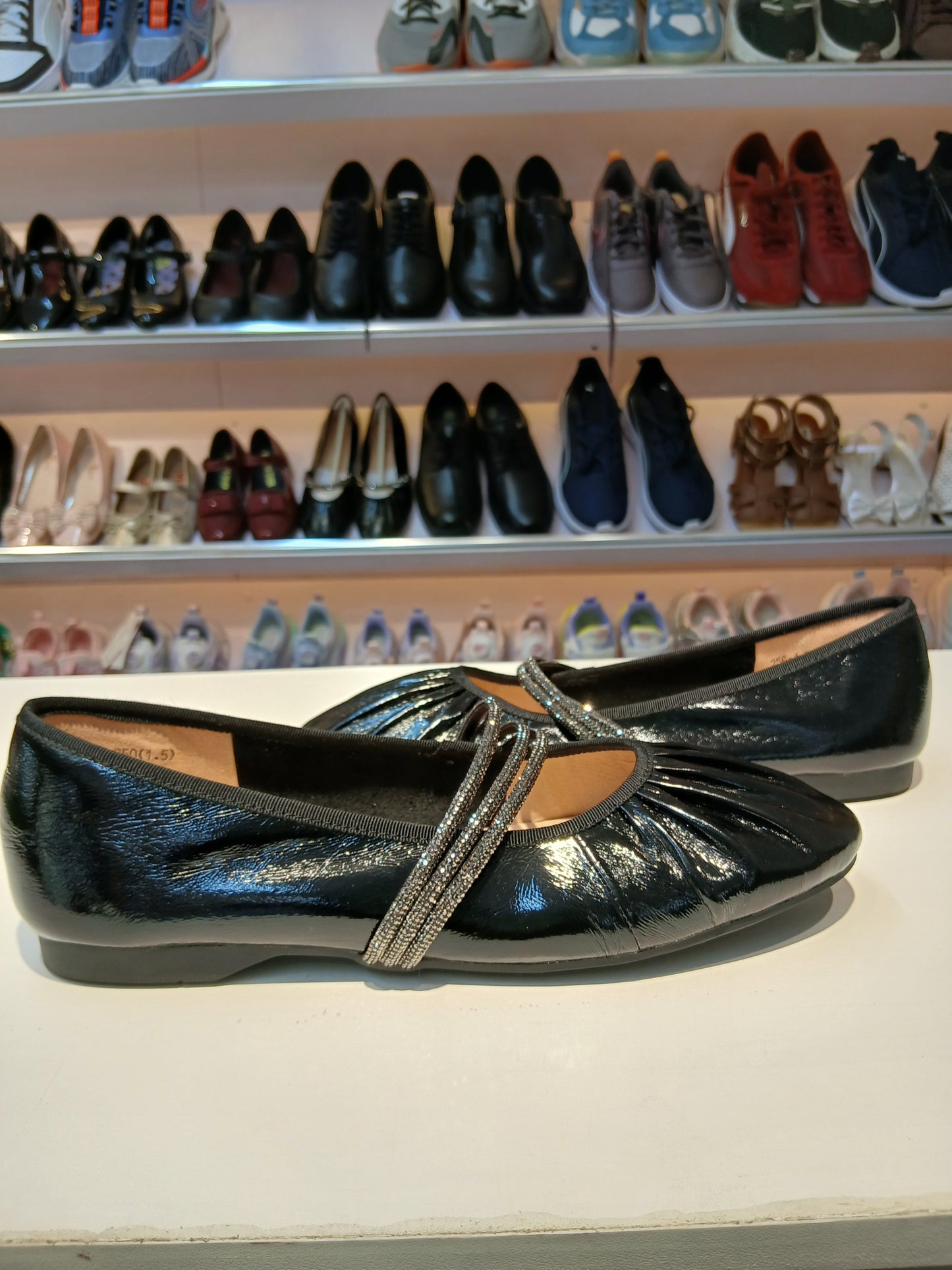 SMOOTH LEATHER BLACK & SHIMMERING SILVER FLAT SHOES