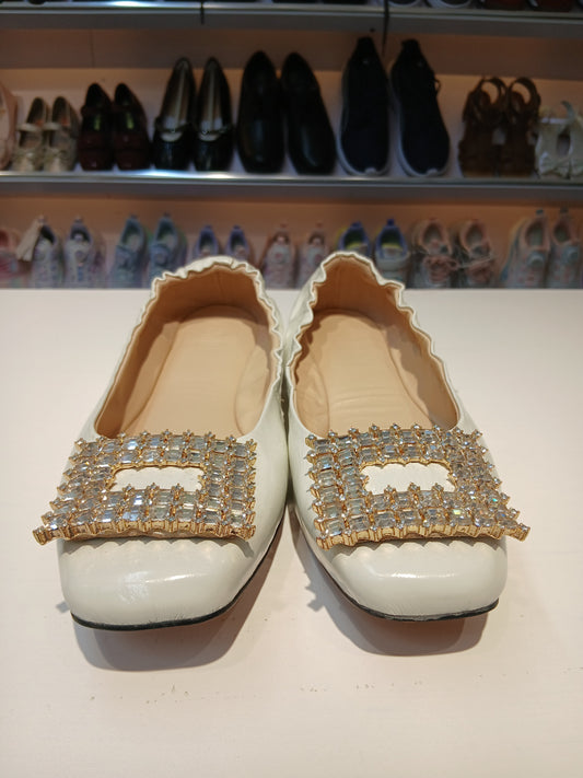 CLASSIC SMOOTH & COMFORTABLE WHITE FLAT SHOES