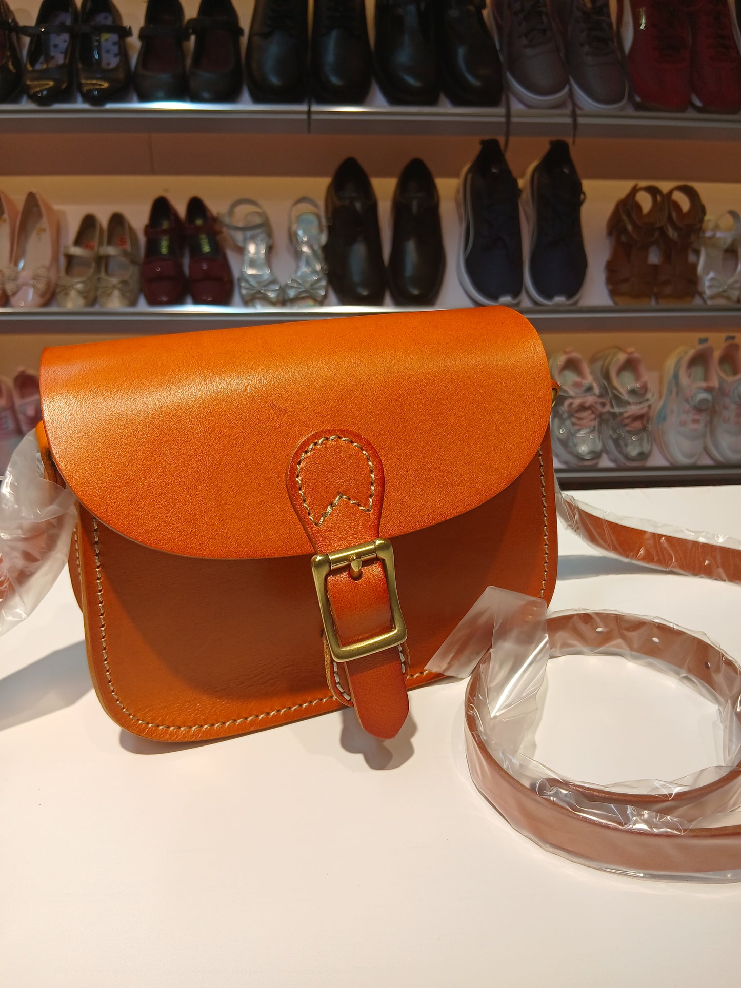REFINED CLASSIC LEATHER BAGS