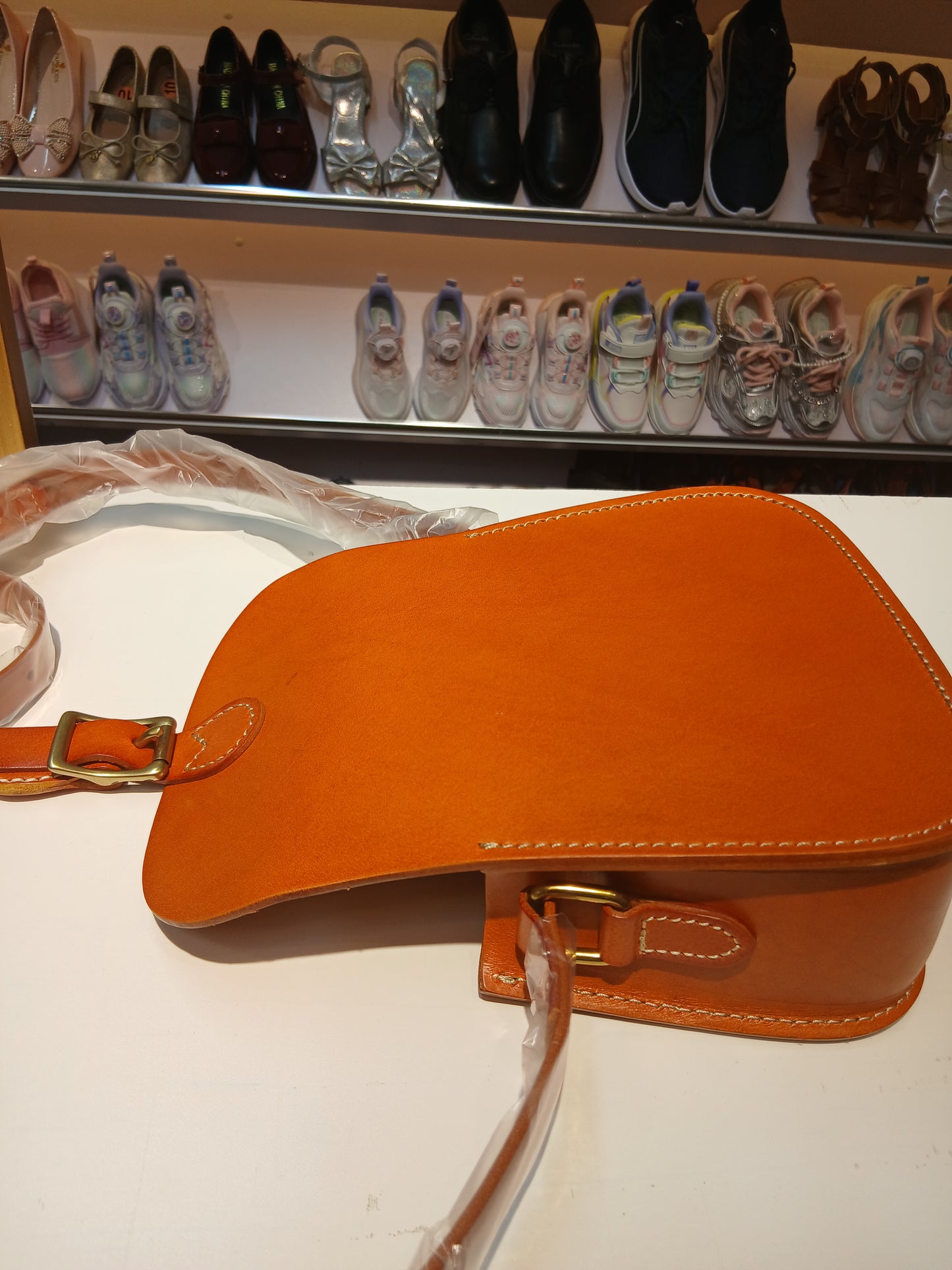 REFINED CLASSIC LEATHER BAGS