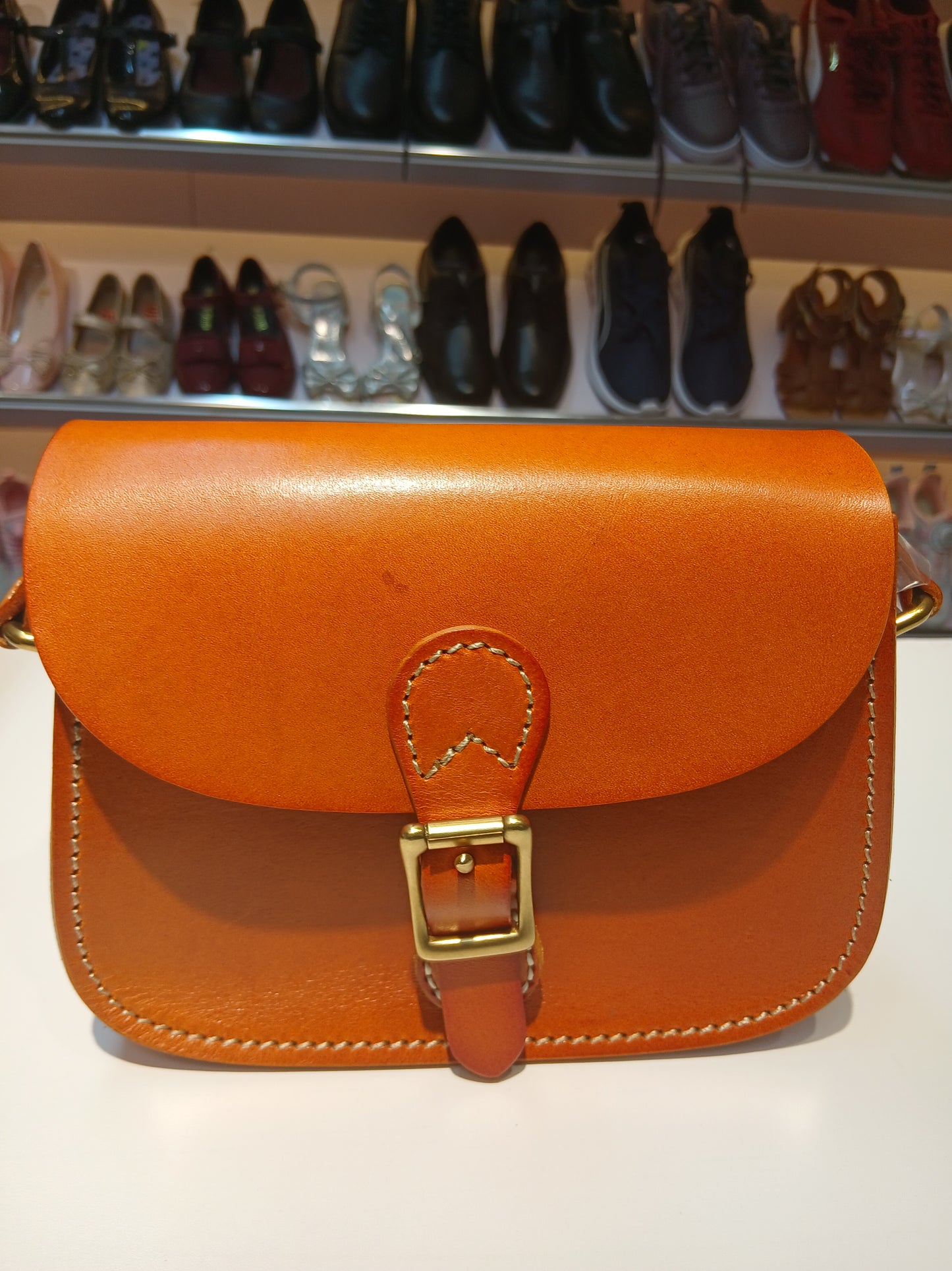REFINED CLASSIC LEATHER BAGS