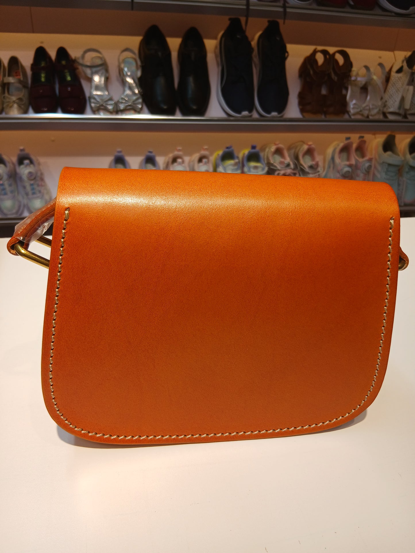 REFINED CLASSIC LEATHER BAGS