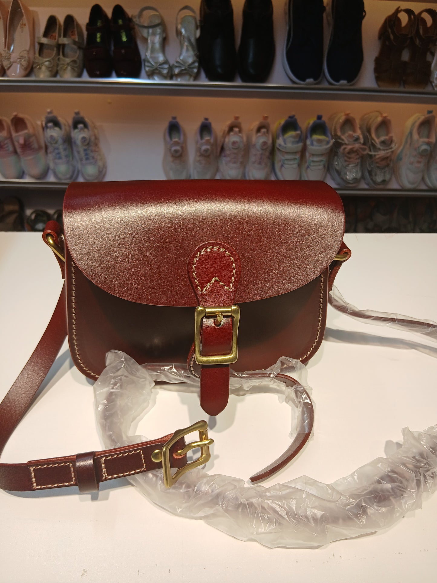 REFINED CLASSIC LEATHER BAGS