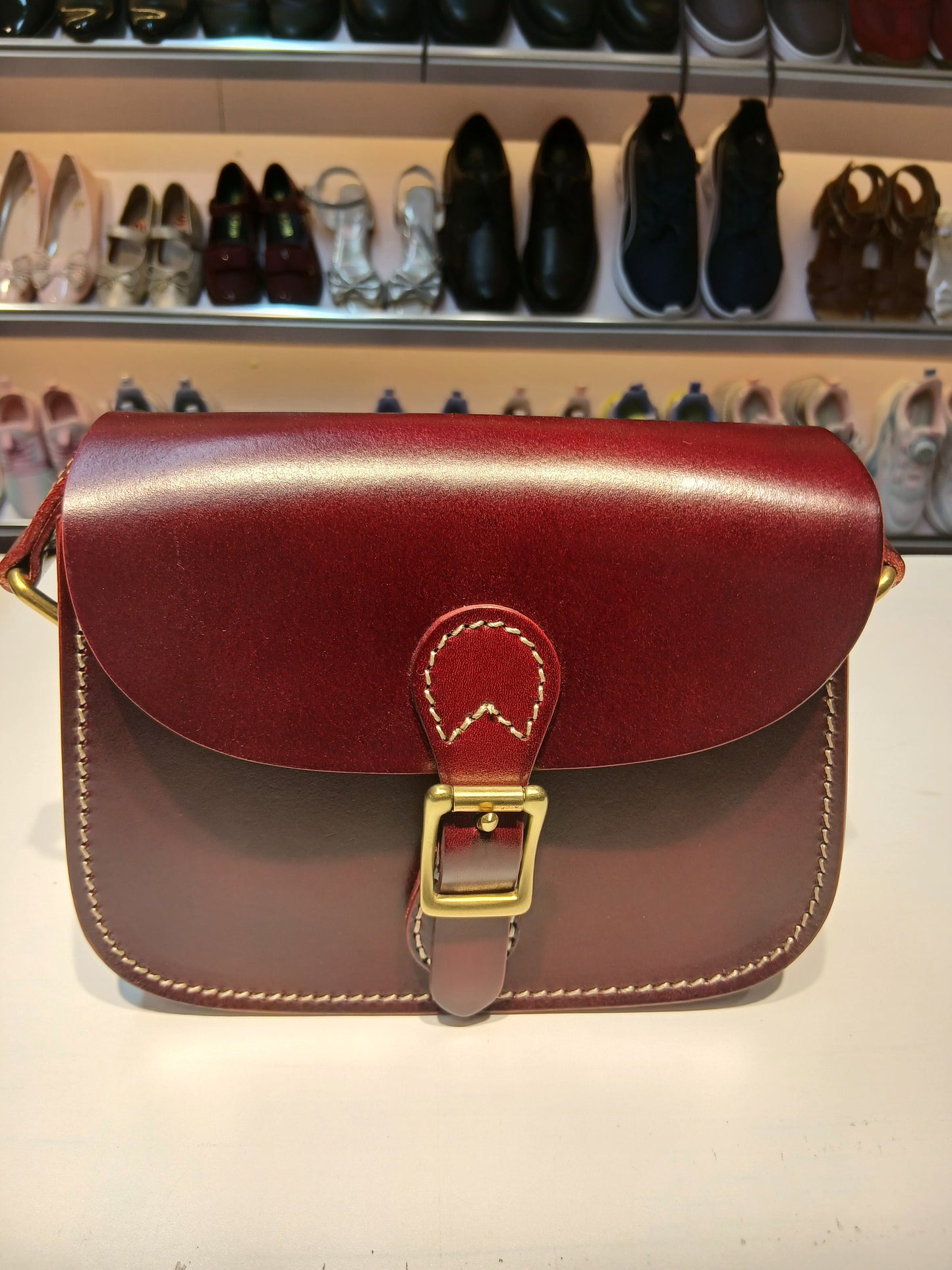 REFINED CLASSIC LEATHER BAGS