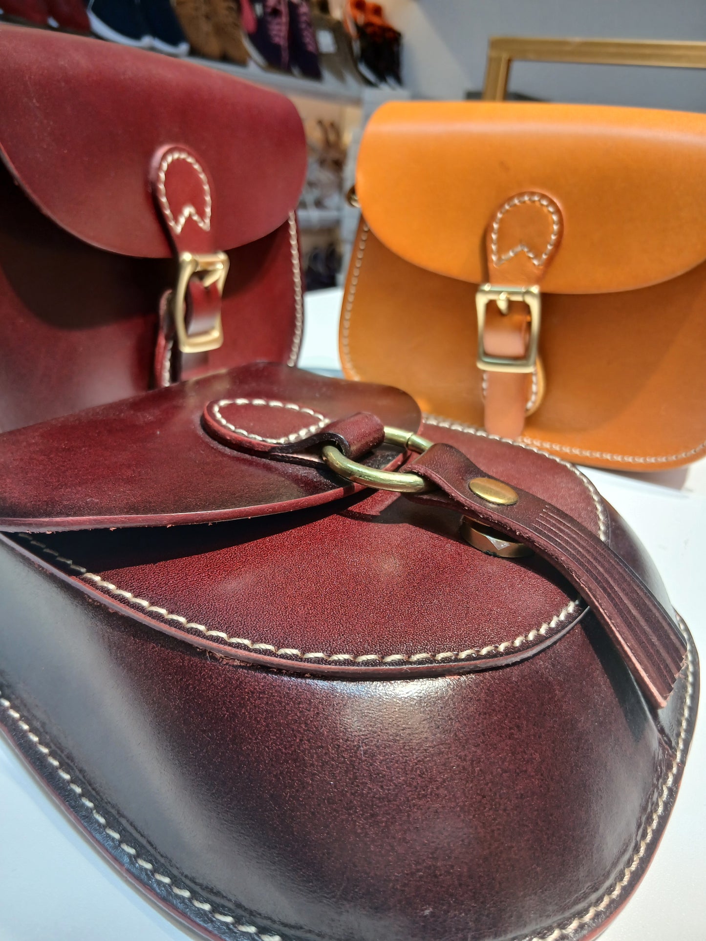 REFINED CLASSIC LEATHER BAGS