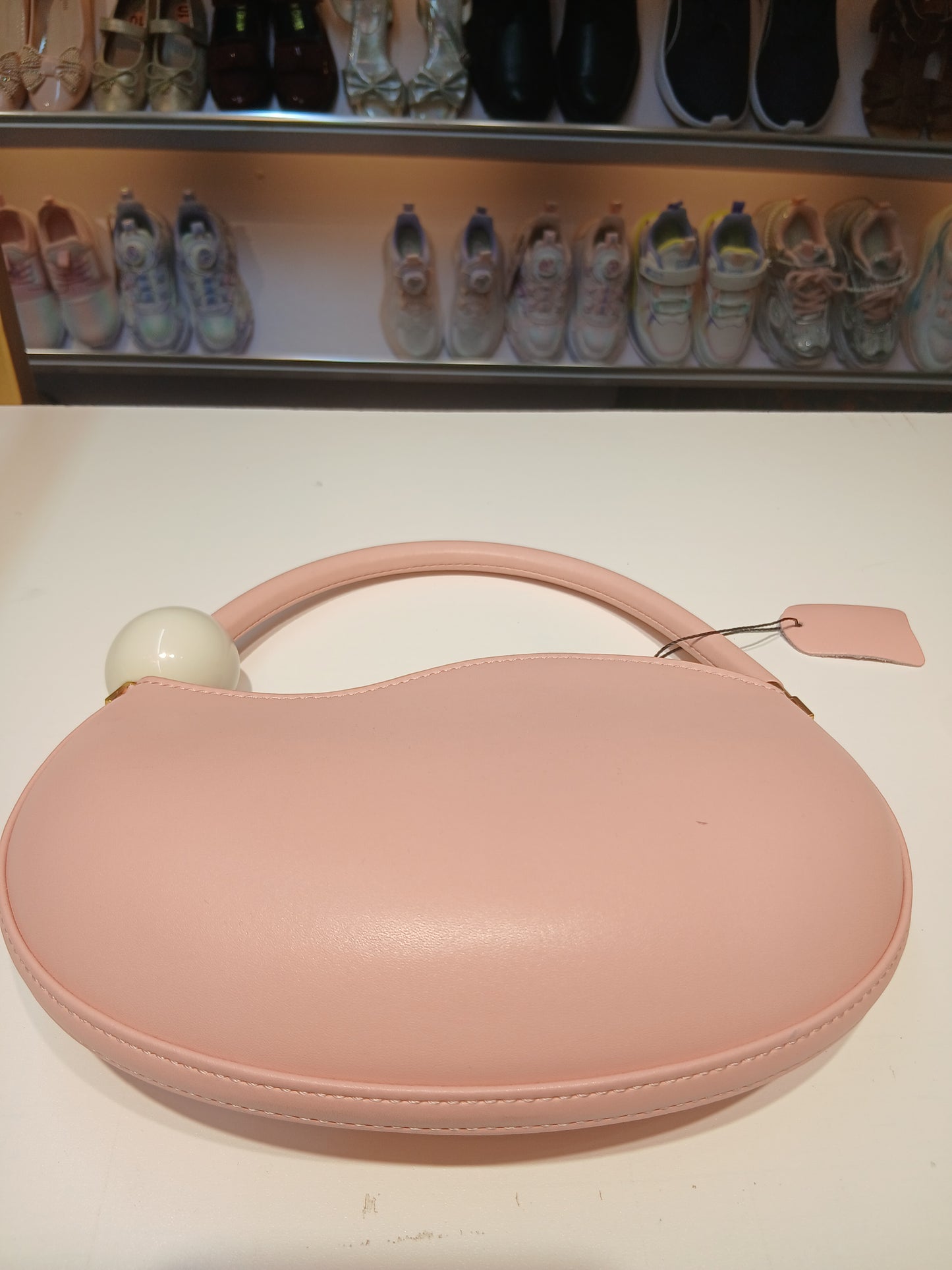 THE SLEEK LEATHER-BOAT BAG