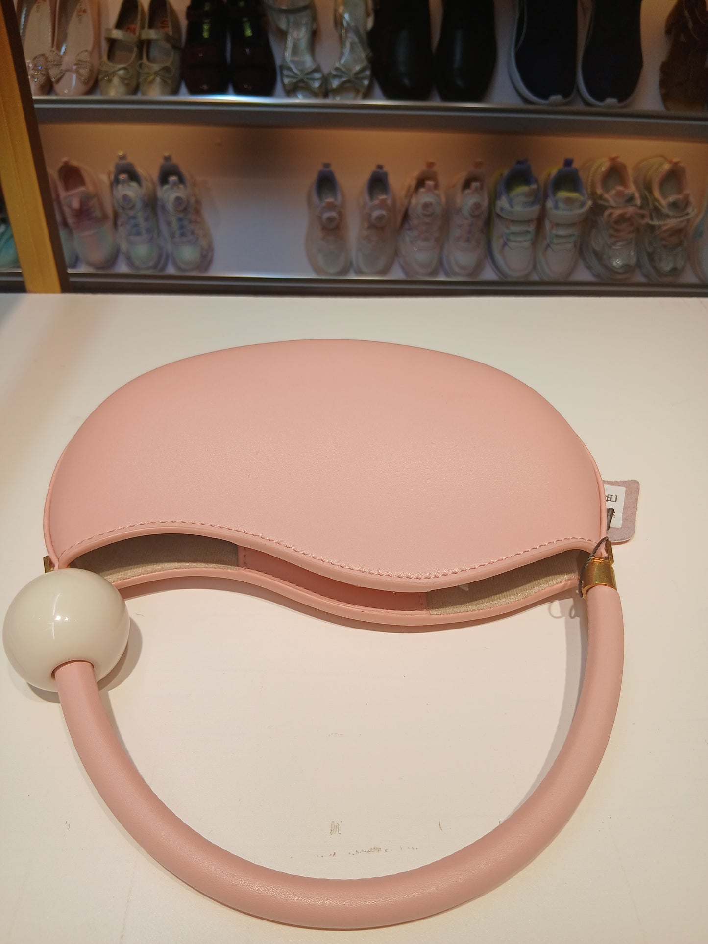 THE SLEEK LEATHER-BOAT BAG