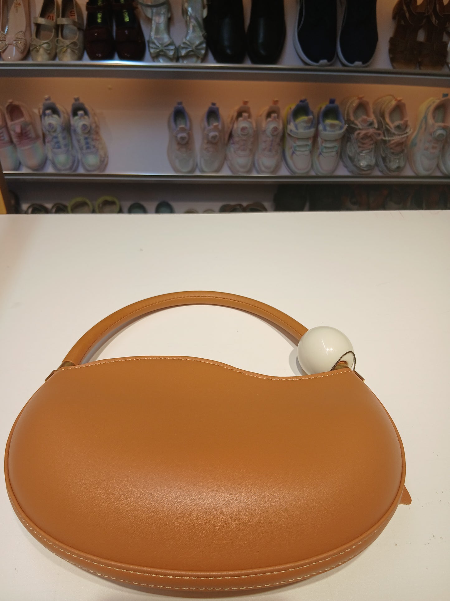 THE SLEEK LEATHER-BOAT BAG