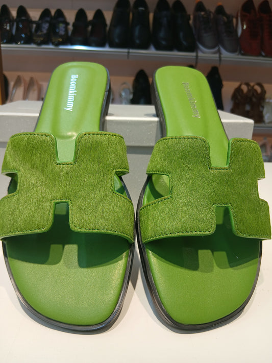 THE SMOOTH FURRY SANDALS