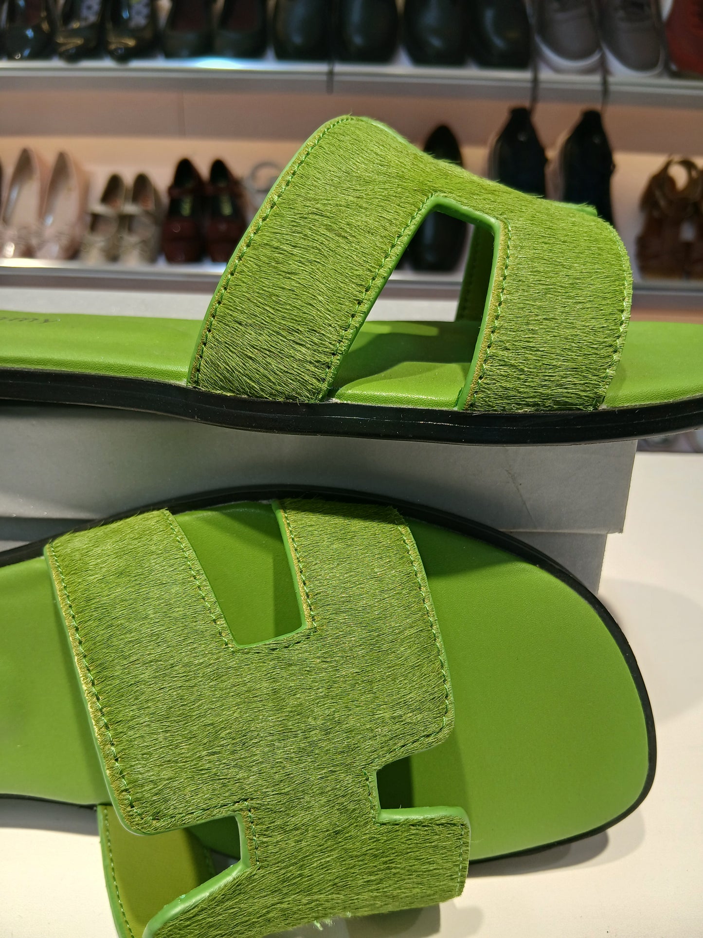 THE SMOOTH FURRY SANDALS