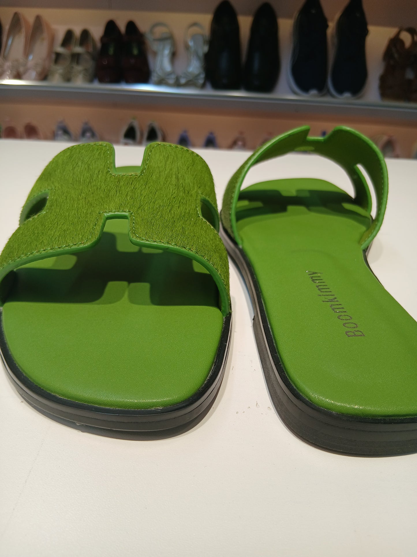 THE SMOOTH FURRY SANDALS