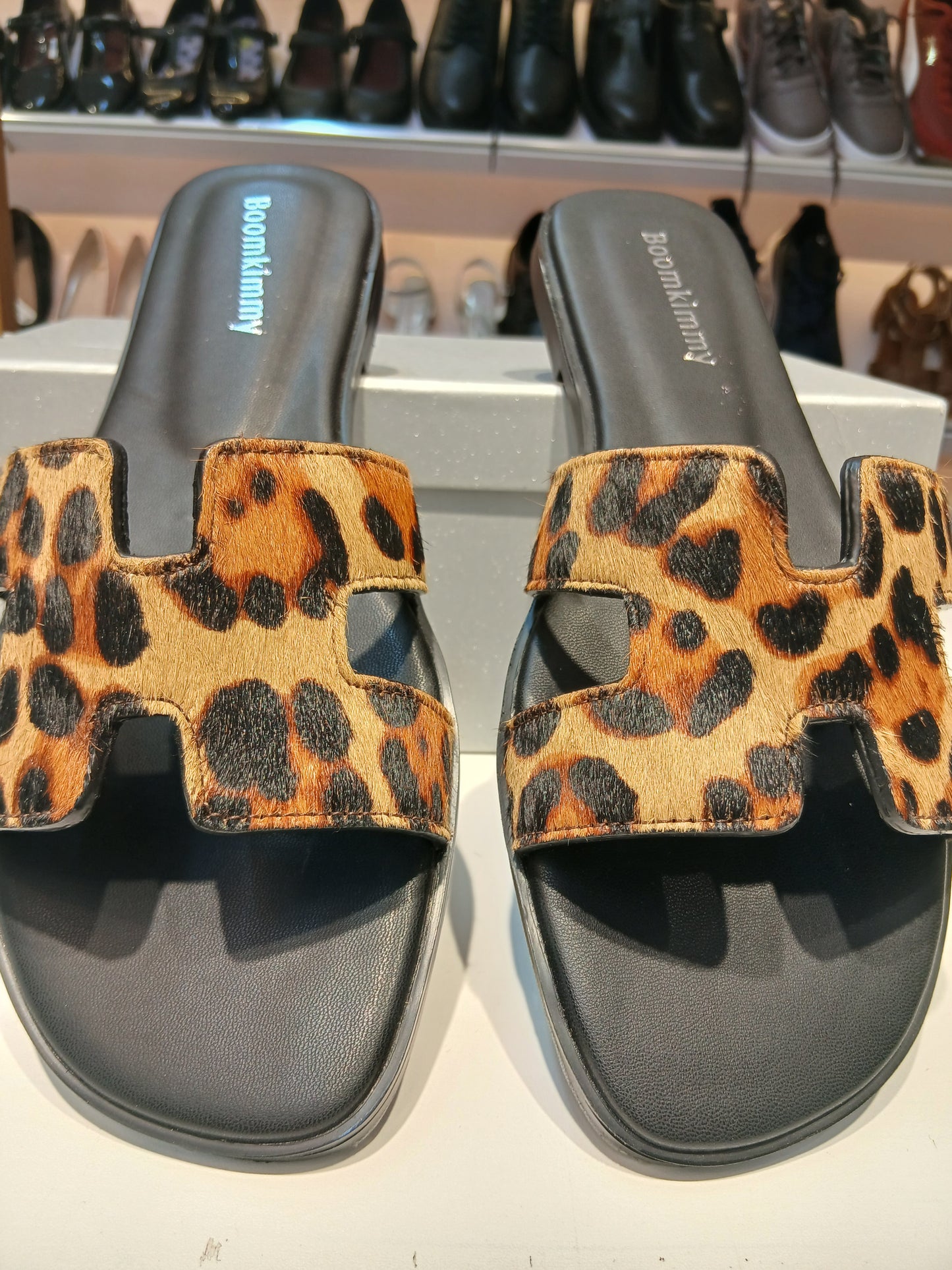THE SMOOTH FURRY SANDALS