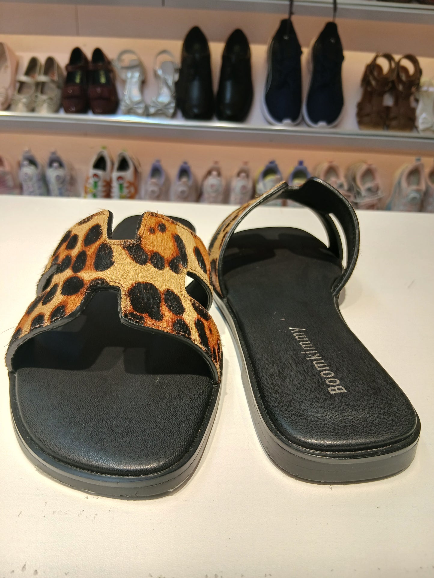 THE SMOOTH FURRY SANDALS