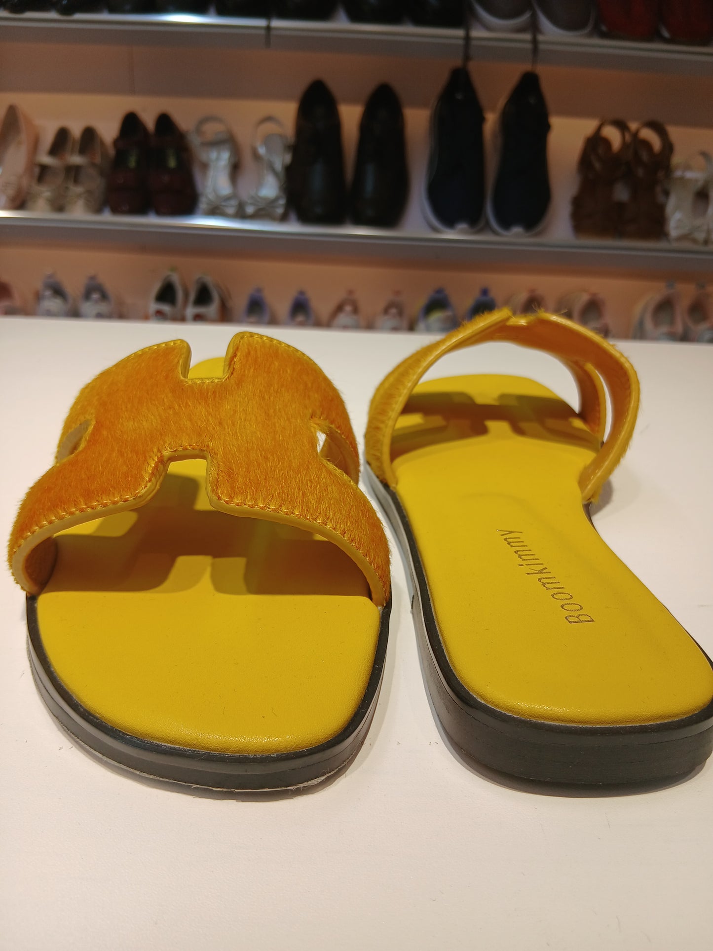 THE SMOOTH FURRY SANDALS