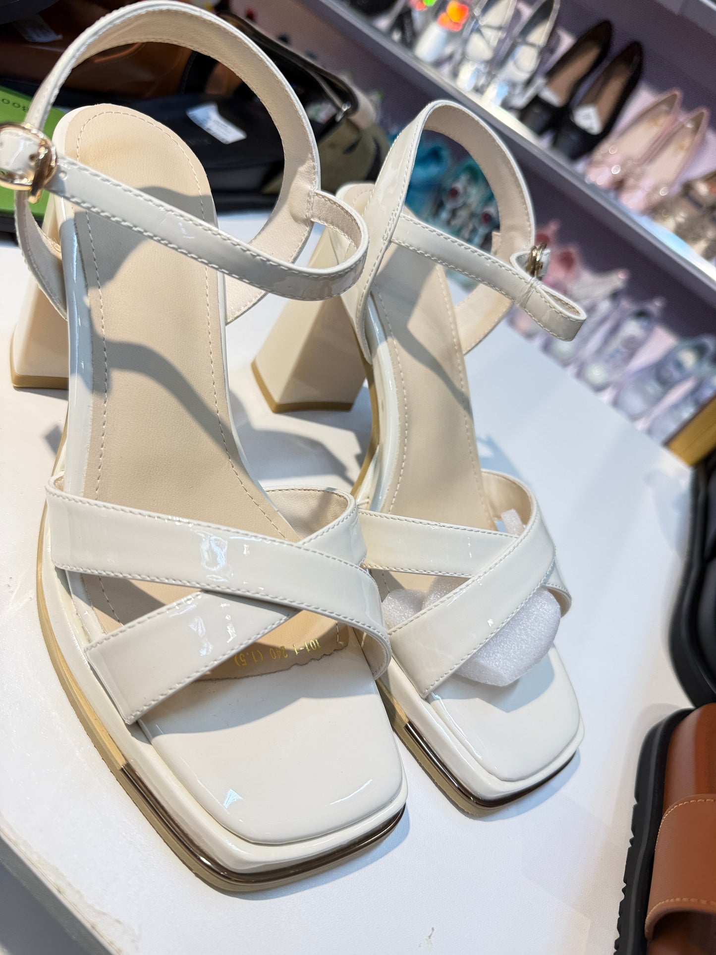 PATENT WHITE ELEGANT HIGH HEELS