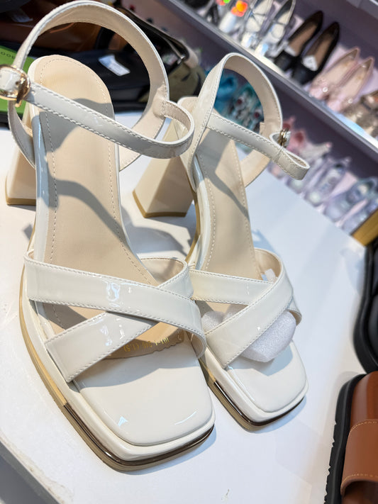 PATENT WHITE ELEGANT HIGH HEELS