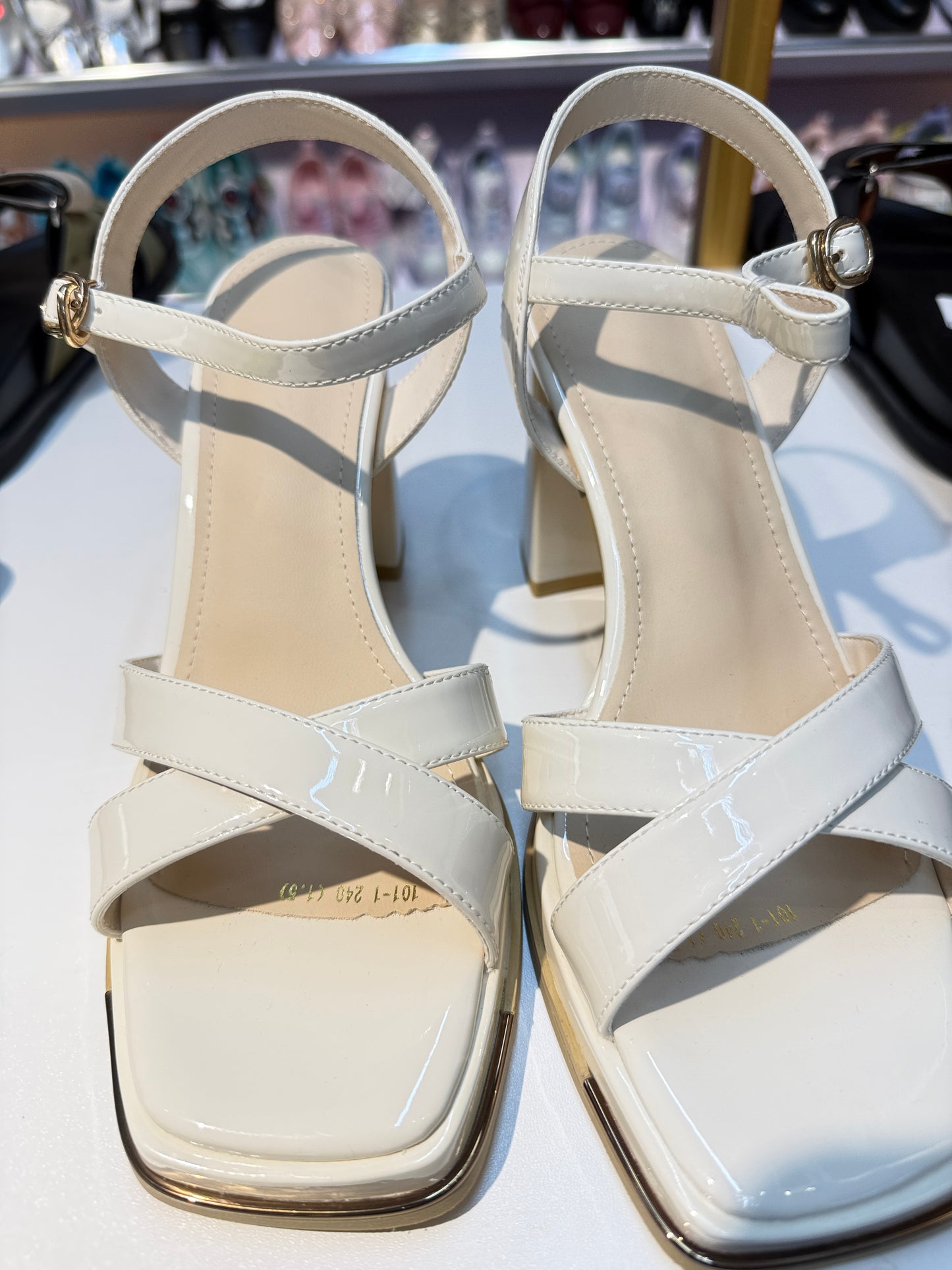 PATENT WHITE ELEGANT HIGH HEELS